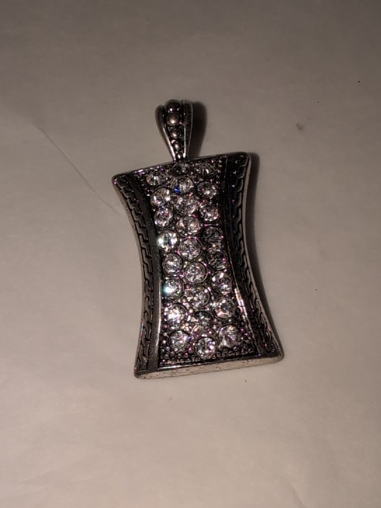 Jewelry - ❤️‍🔥10/$10❤️‍🔥 Silver Faux Crystal Pavé Pendant Necklace